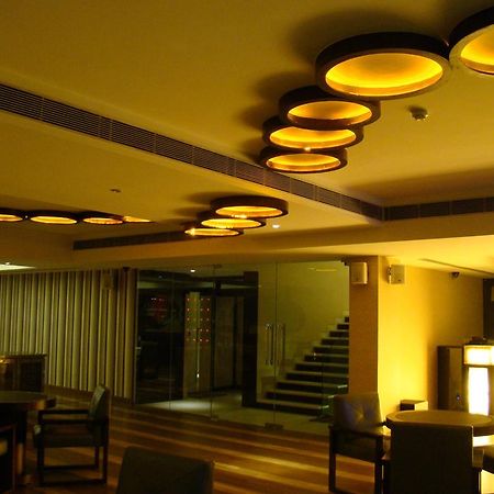 Hotel The Madison Nueva Delhi Exterior foto
