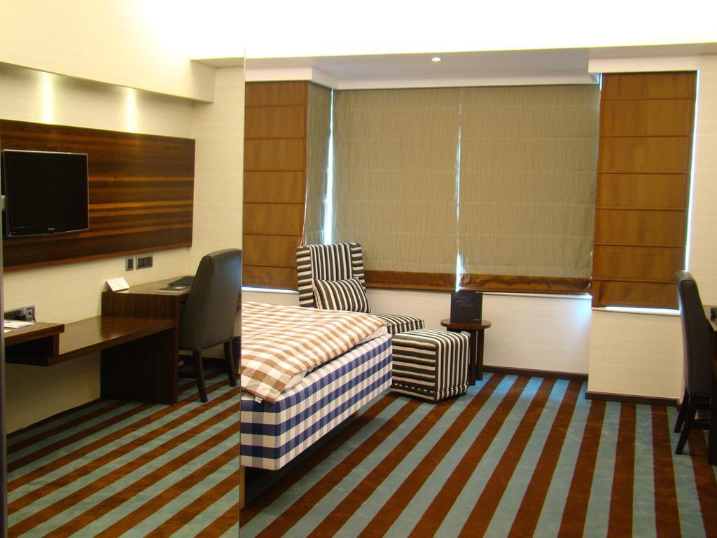 Hotel The Madison Nueva Delhi Exterior foto