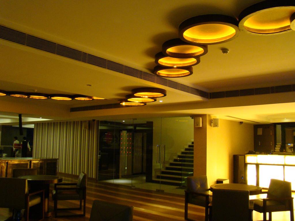 Hotel The Madison Nueva Delhi Exterior foto
